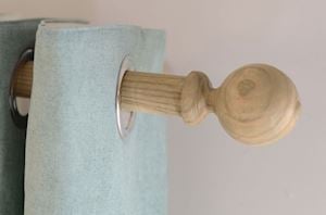 Laura Ashley Mitchell 28mm Wooden Eyelet Pole Washed Oak - Thumbnail 2